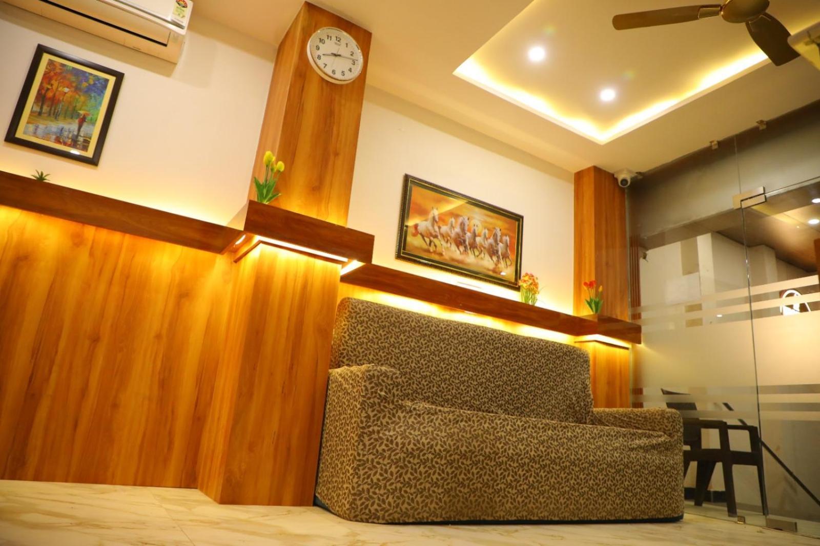 Jmk Regency Hotel - Varanasi — Photos 1
